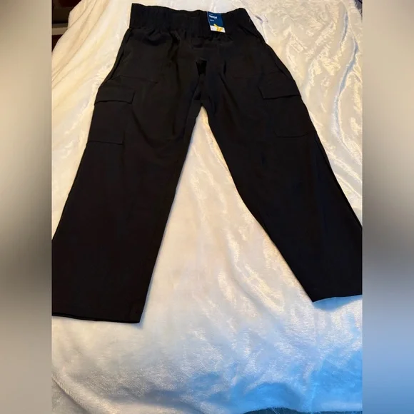Old Navy Black Women's Joggers - Picture 7 of 15
